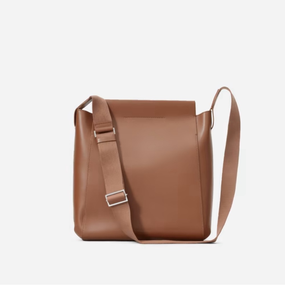 Everlane the Form Bag in Cognac